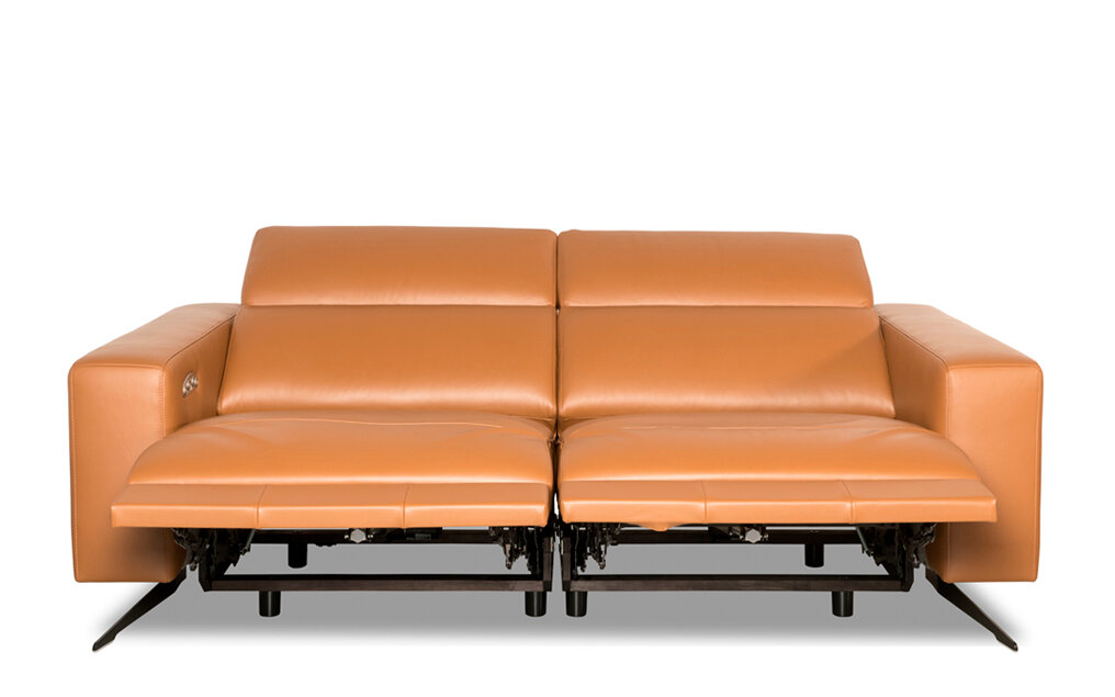 Kanapa Kler Sonore W200 brązowa skóra przód włączona funkcja relaks (recliner) oba siedziska