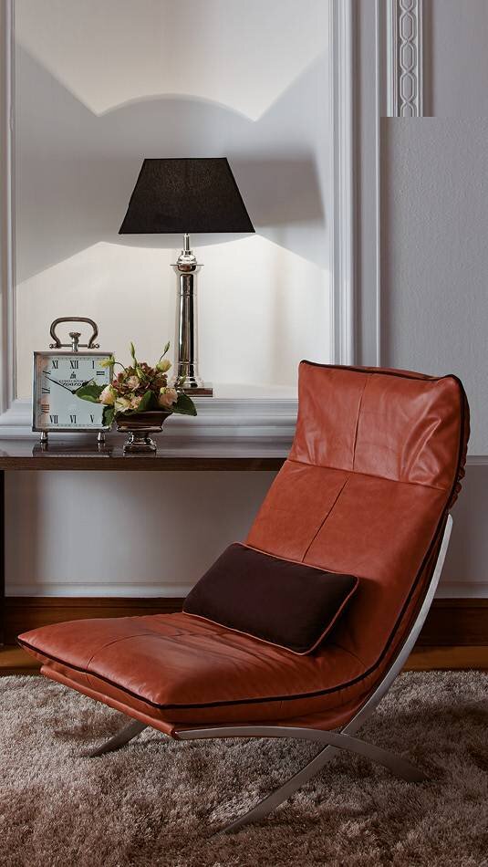 Fotel Kler Habanera W136 obity skórą w kolorze brązowym - aranżacja Fotel Kler Habanera W136 obity skórą w kolorze brązowym - aranżacja