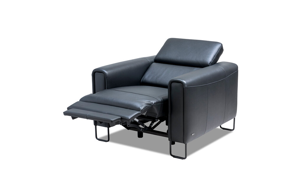 Fotel Kler Solfeggio W199 czarny skórzany z włączoną funkcją relaks (recliner)