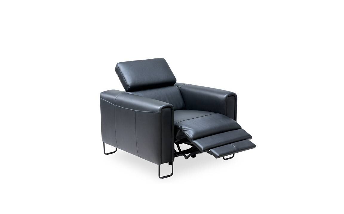 Křeslo Kler Solfeggio W199 černé v kůži se zapnutou relaxační funkcí (recliner)