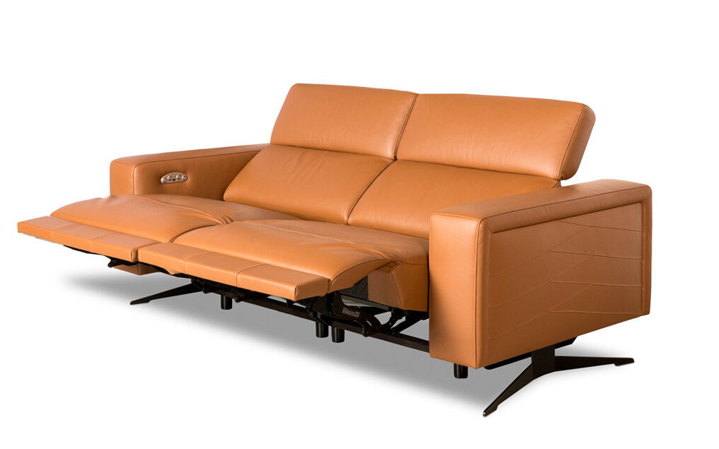 Kanapa Kler Sonore W200 brązowa skóra włączona funkcja relaks (recliner) oba siedziska
